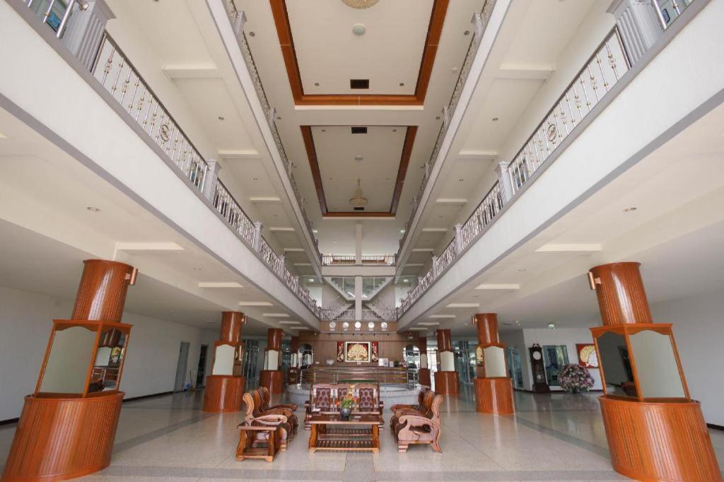 Oyo 75394 Sakthong Grand Hotel Чіанґ-Кгонґ Екстер'єр фото