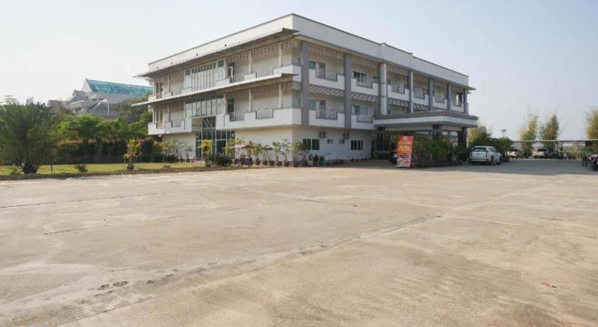Oyo 75394 Sakthong Grand Hotel Чіанґ-Кгонґ Екстер'єр фото