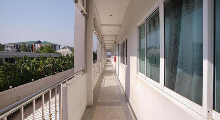 Oyo 75394 Sakthong Grand Hotel Чіанґ-Кгонґ Екстер'єр фото