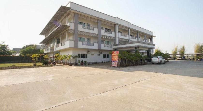 Oyo 75394 Sakthong Grand Hotel Чіанґ-Кгонґ Екстер'єр фото