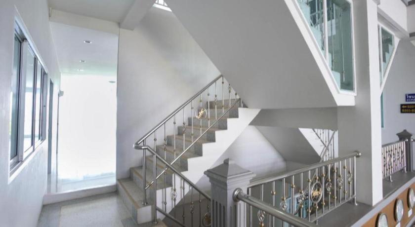 Oyo 75394 Sakthong Grand Hotel Чіанґ-Кгонґ Екстер'єр фото