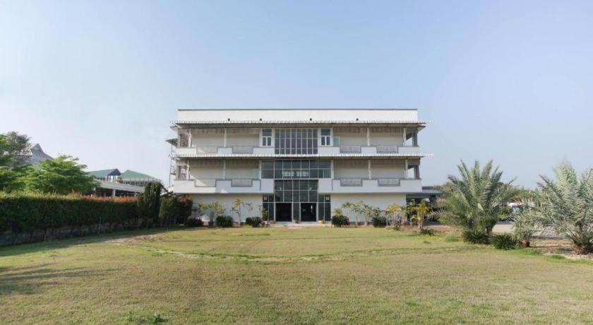 Oyo 75394 Sakthong Grand Hotel Чіанґ-Кгонґ Екстер'єр фото
